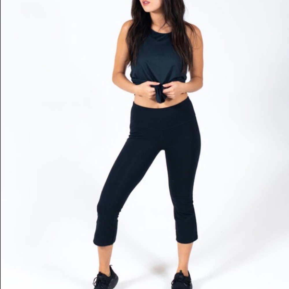 So Sporty Black Crop Yoga Pants